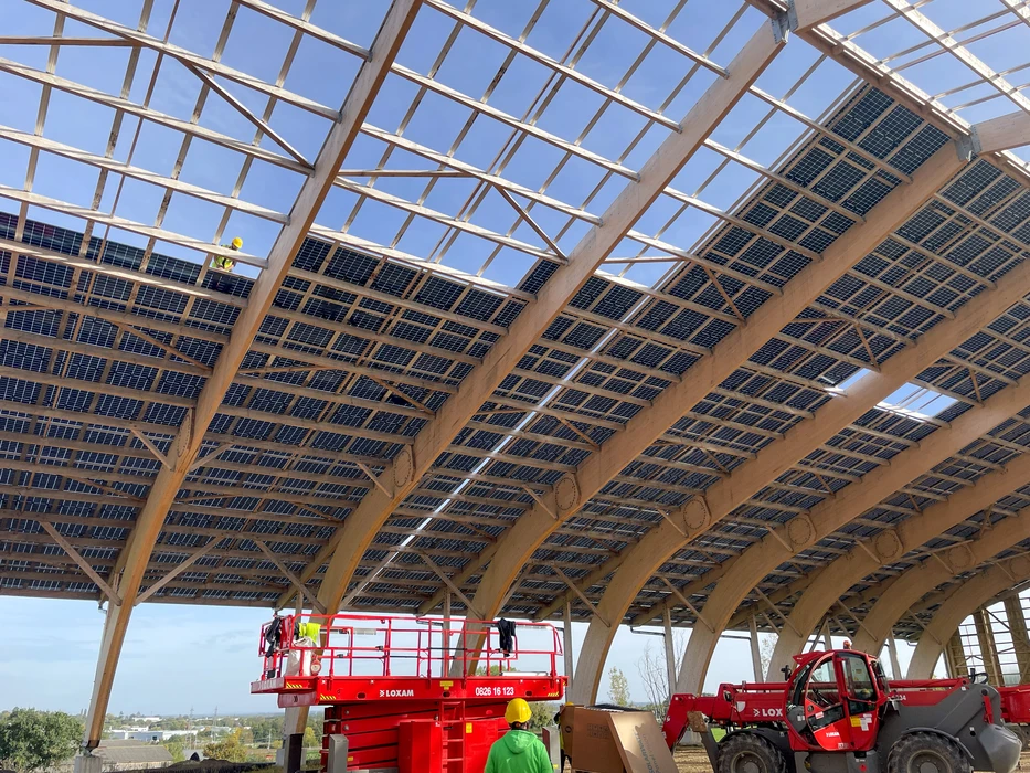 Panneau solaire sur toit en tôle