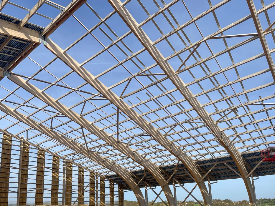 panneaux solaires sur un toit d'entreprise